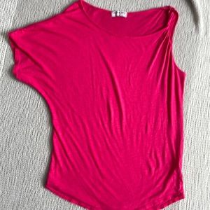 Michael star is one shoulder top in fuchsia one size